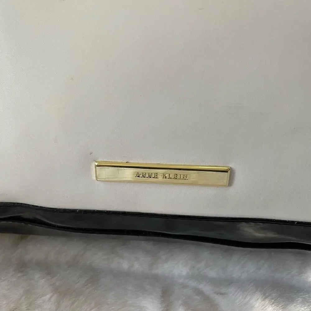 Anne Klein large black and white color block Satchel with gold tone hardwares.